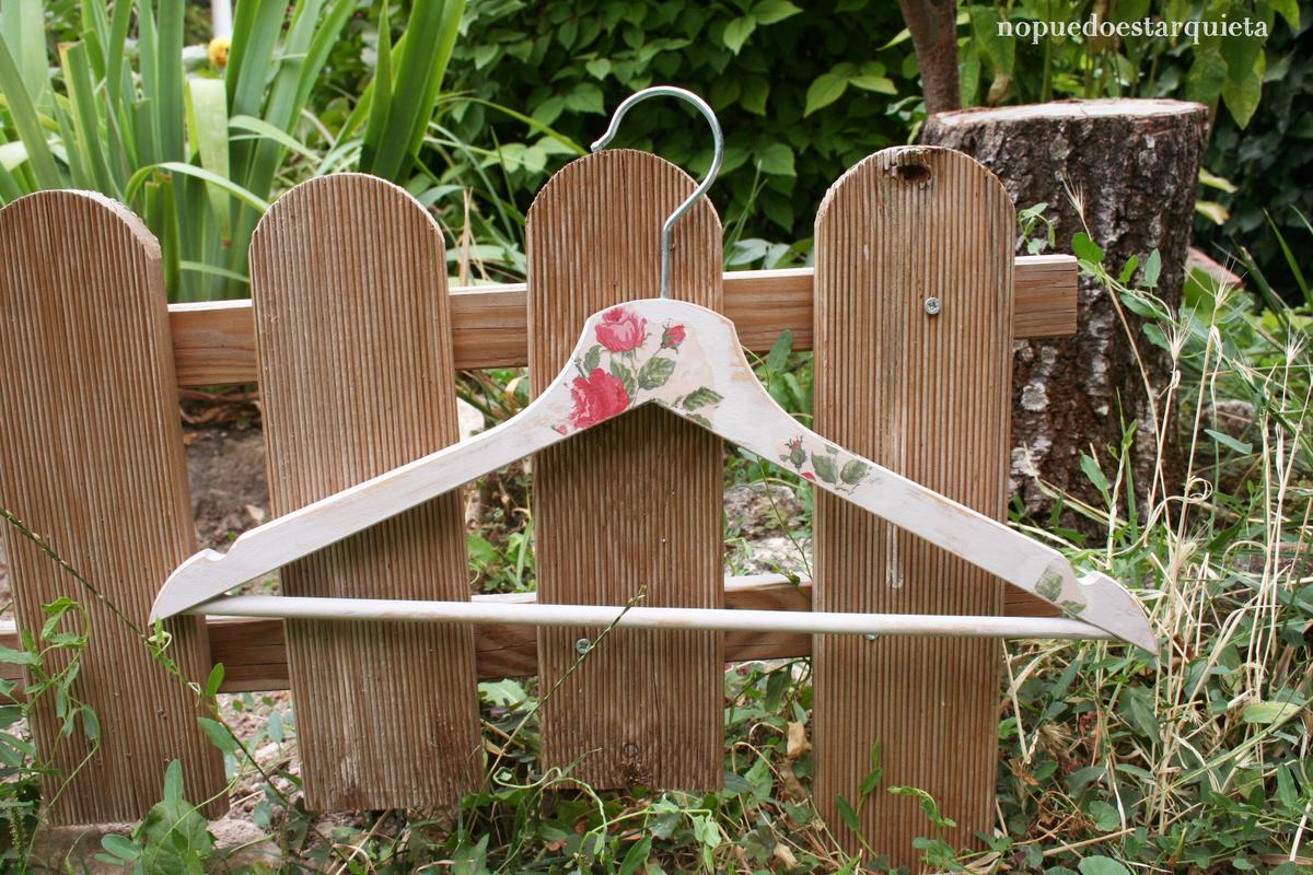 Perchas DIY shabby chic con transferencia de imágenes sobre madera