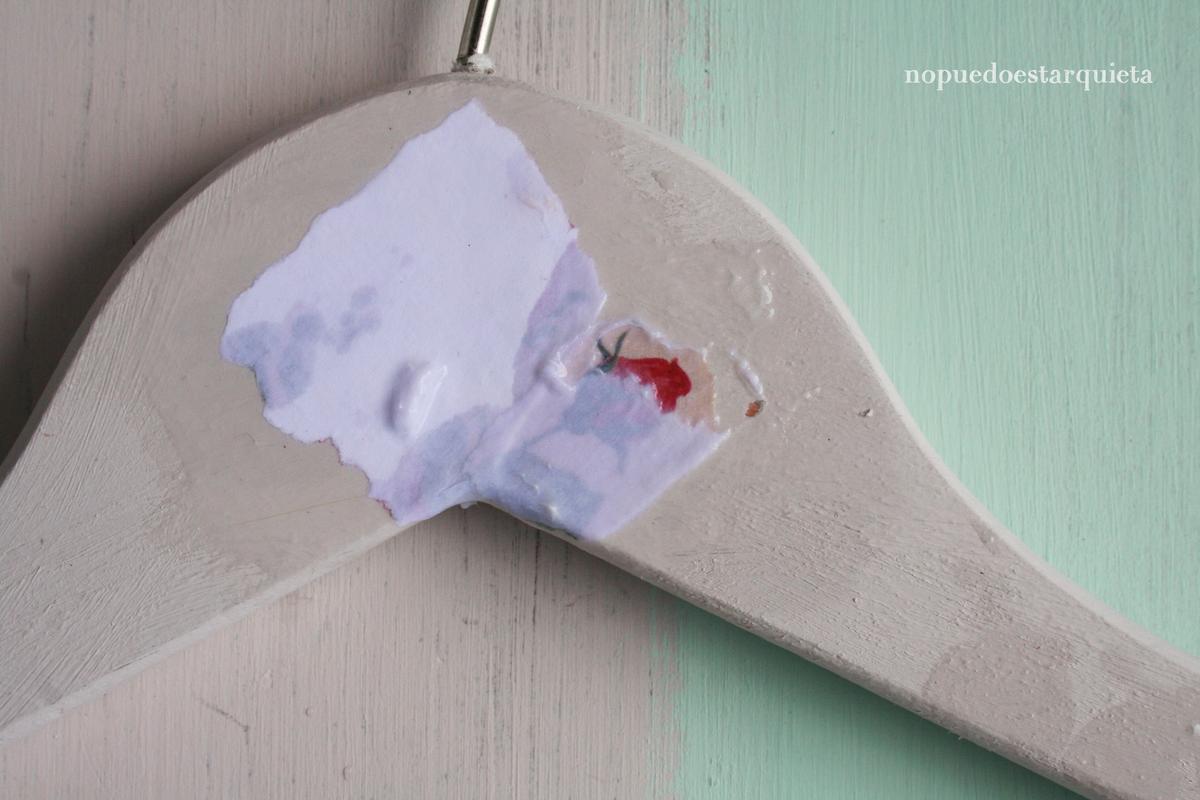 Perchas DIY shabby chic con transferencia de imágenes sobre madera