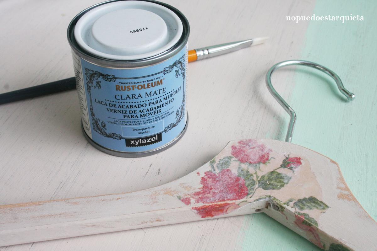 Perchas DIY shabby chic con transferencia de imágenes sobre madera