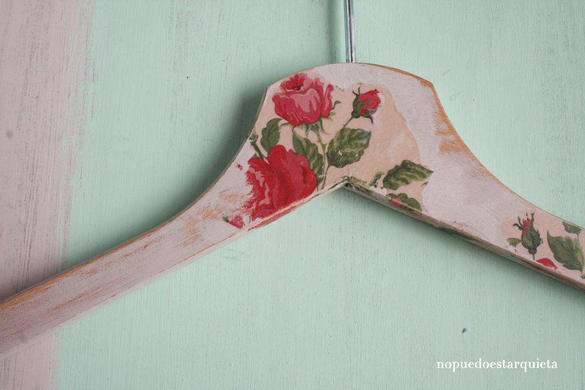 Perchas DIY shabby chic con transferencia de imágenes sobre madera Perchas DIY shabby chic con transferencia de imágenes sobre madera