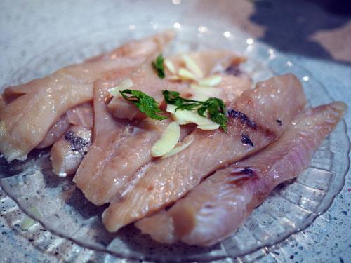 aliñar-los-filetes-de-gallo