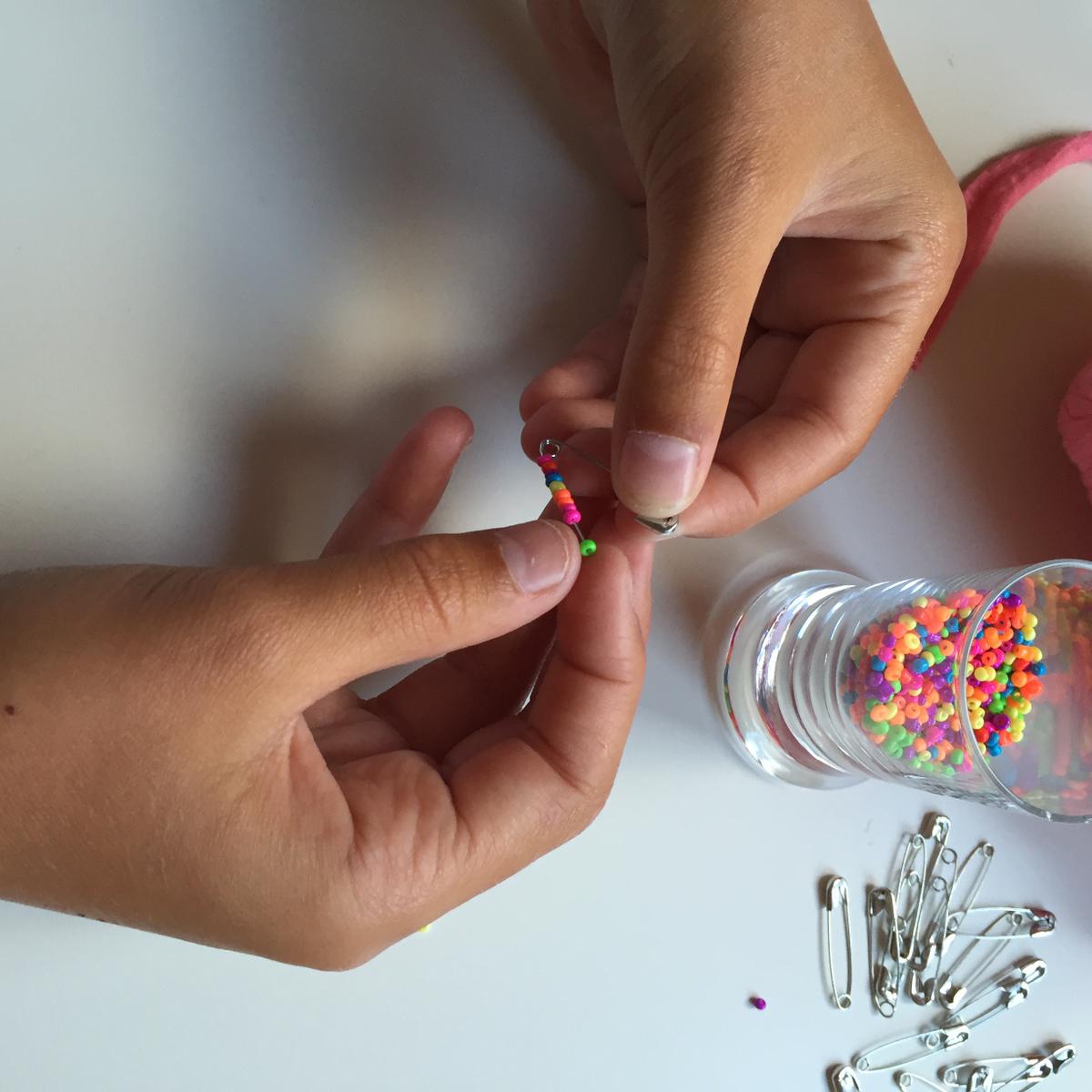 02. PULSERAS DE TRAPILLO E IMPREDIBLES - METEMOS LAS BOLAS EN EL IMPERDIBLE