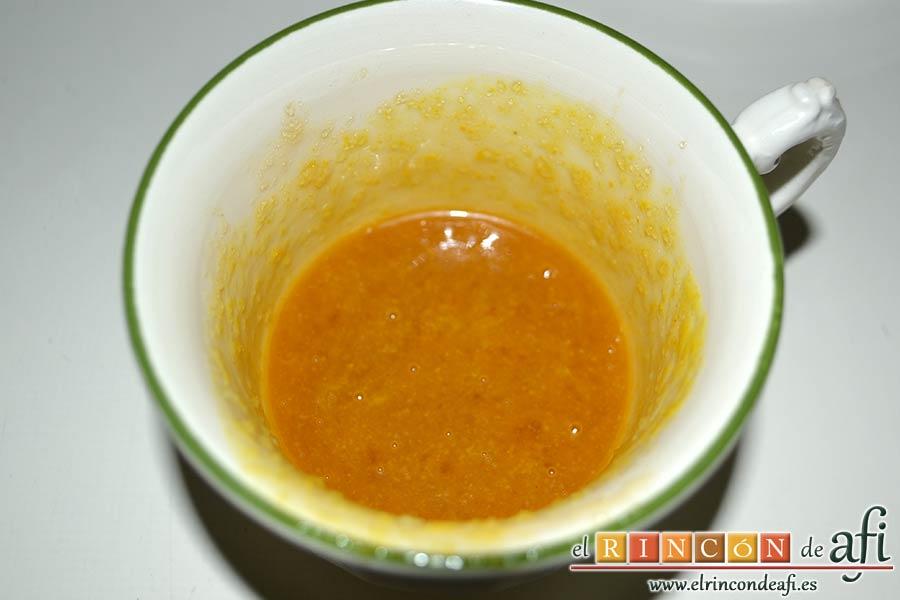 Bola de cerdo con miel y mostaza, remover bien hasta integrar