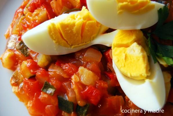 pisto-manchego-con-huevo-cocido final