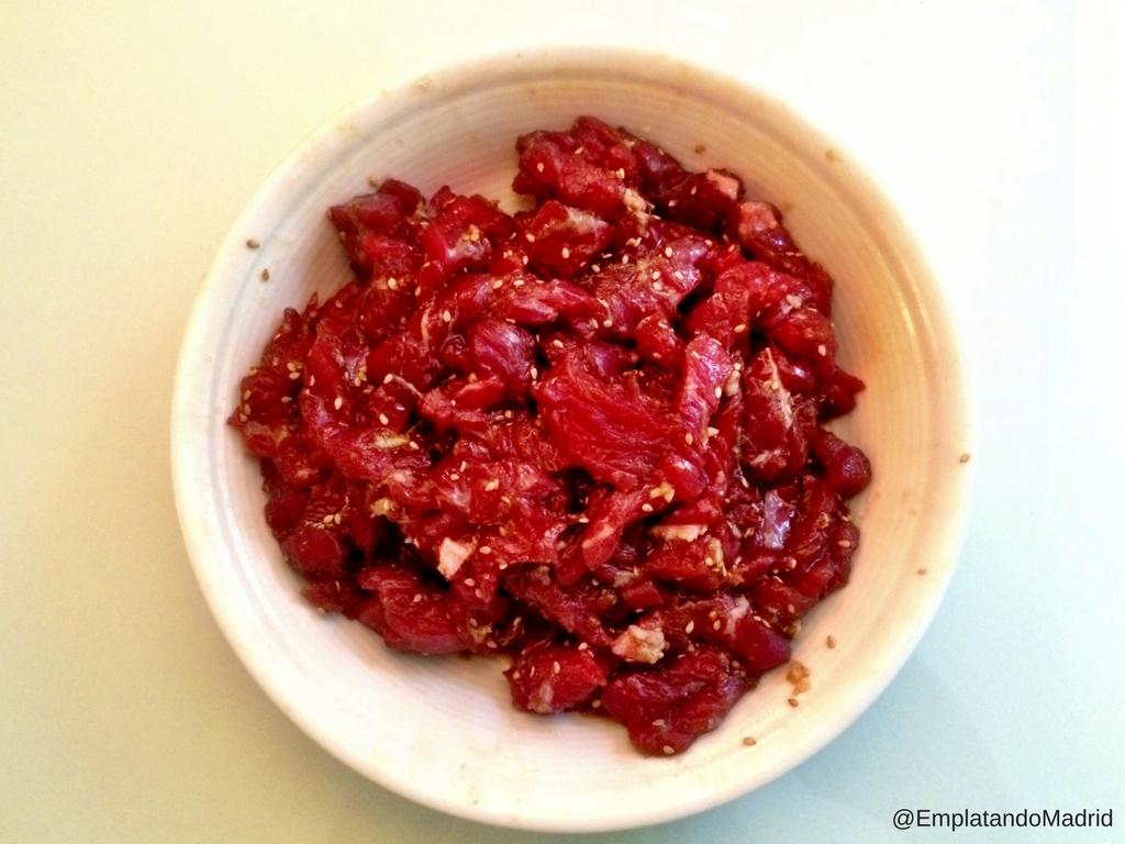 Preparando el Yukhoe, o steak tartare coreano