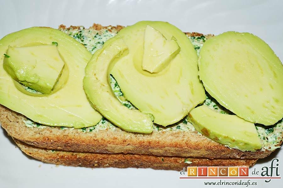Crema de berros con queso, tomate y aguacate para untar en sandwiches, repetir también el paso del aguacate y la tapa final