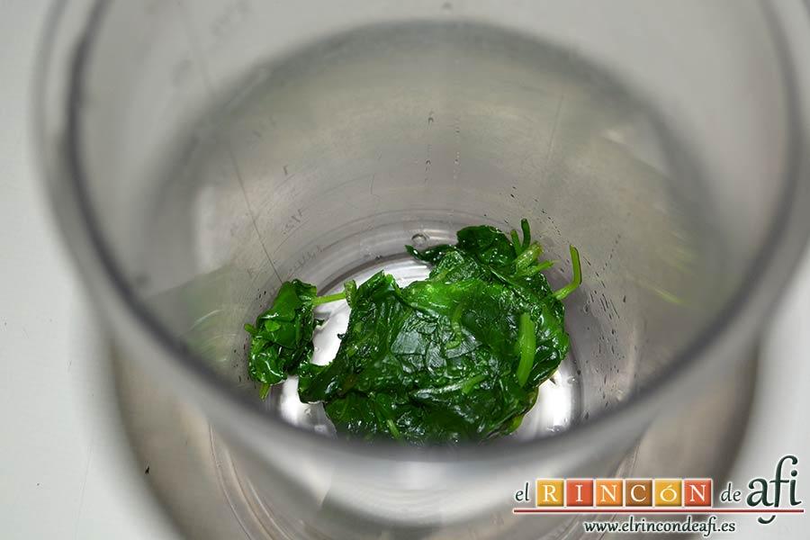 Crema de berros con queso, tomate y aguacate para untar en sandwiches, ponerlos en un vaso de Minipimer