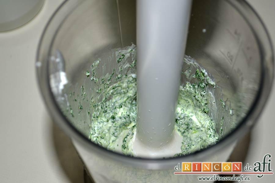Crema de berros con queso, tomate y aguacate para untar en sandwiches, añadir al vaso de Minipimer y triturar