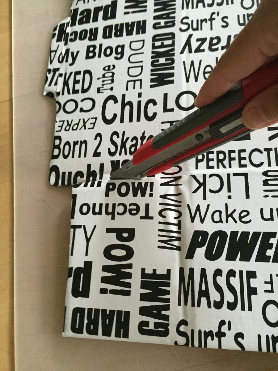 cortamos las solapas de la caja para dejarla como en origen