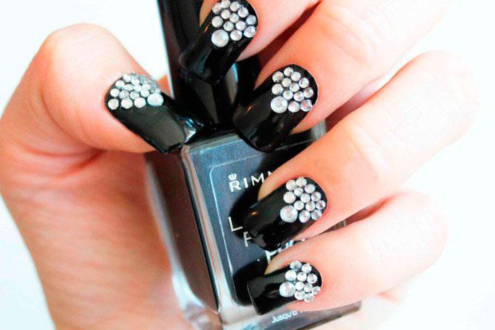 Como poner cristales en las uñas