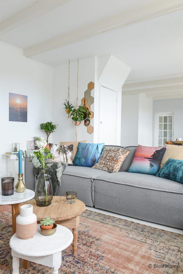 cojines variados sofa gris