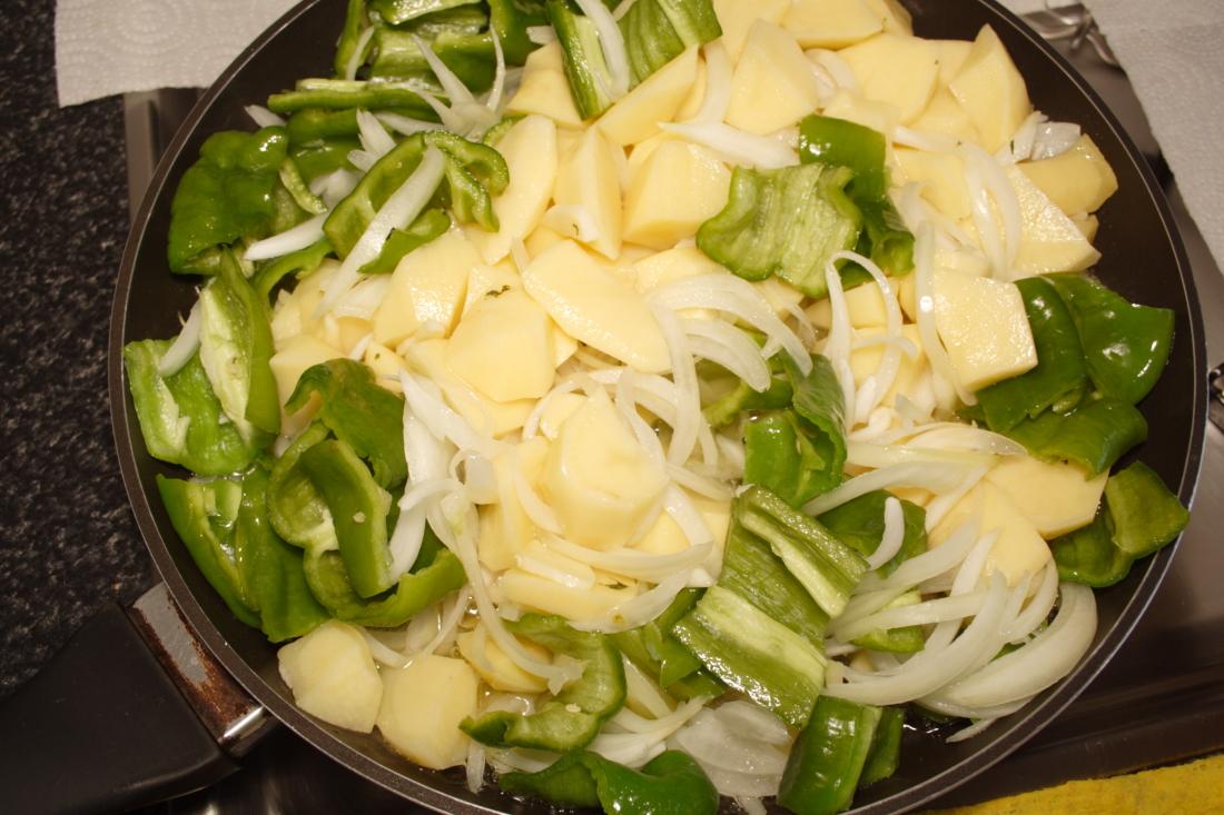 HUEVOS CON PATATAS EL HORNO 2