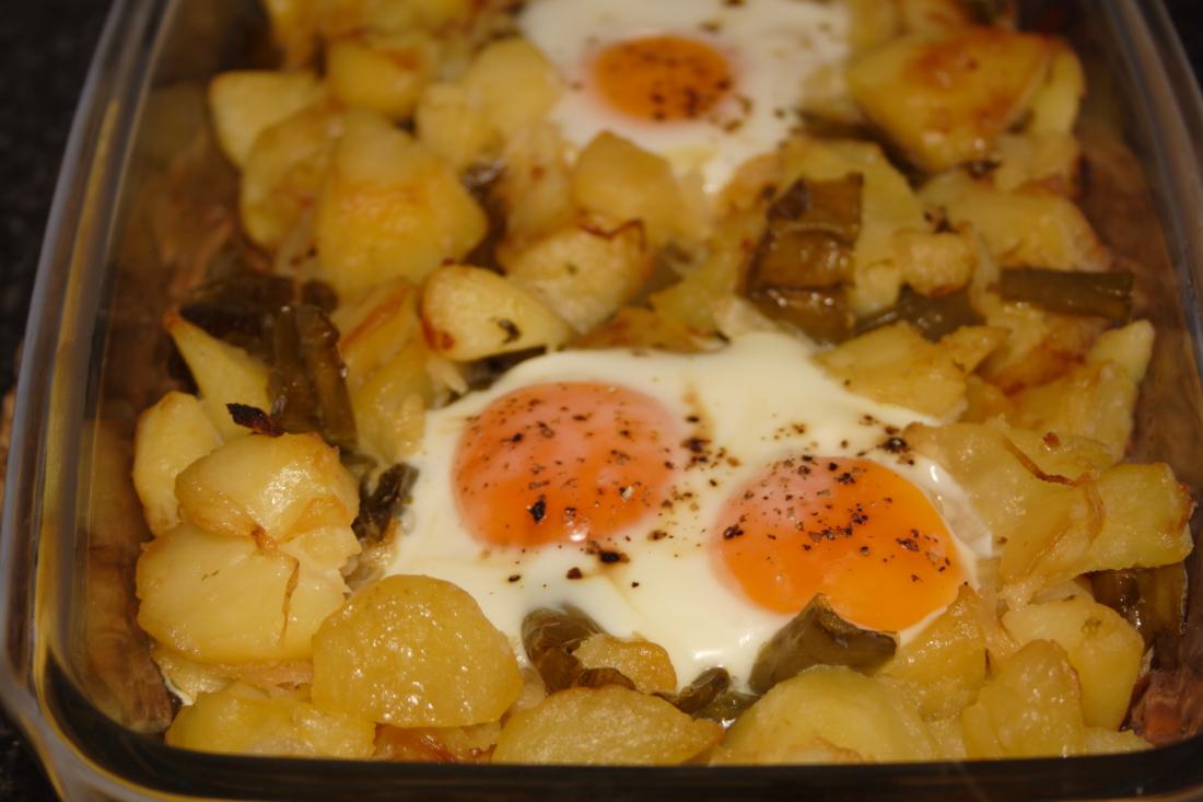 HUEVOS CON PATATAS EL HORNO 7