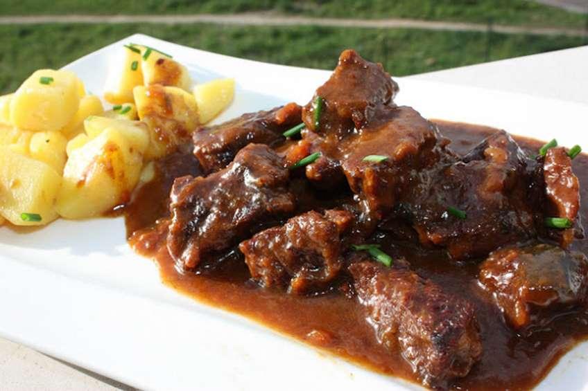 carne-guisada-pure-berenjenas.jpg
