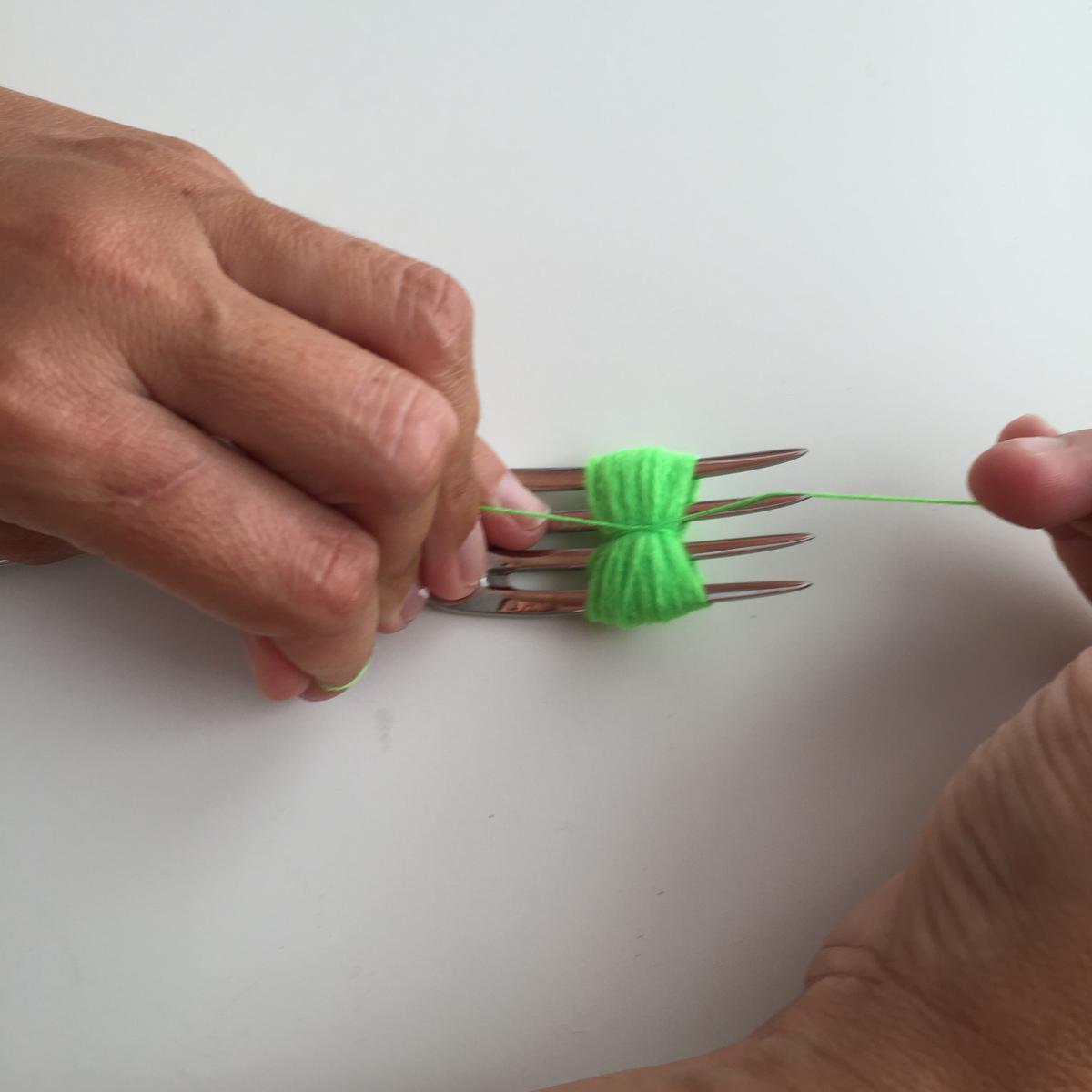 Hacemos un nudo atando fuerte