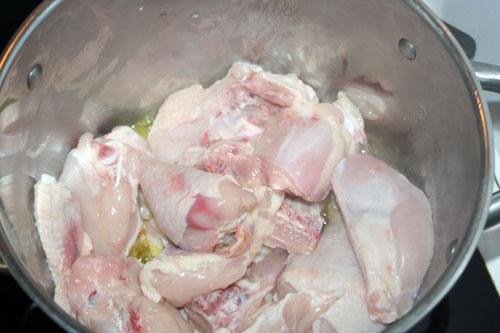 incorporar-el-pollo-a-la-olla