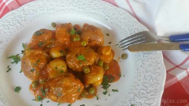Albóndigas-con-tomate