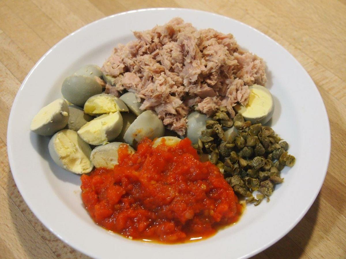 Huevos rellenos de atún2