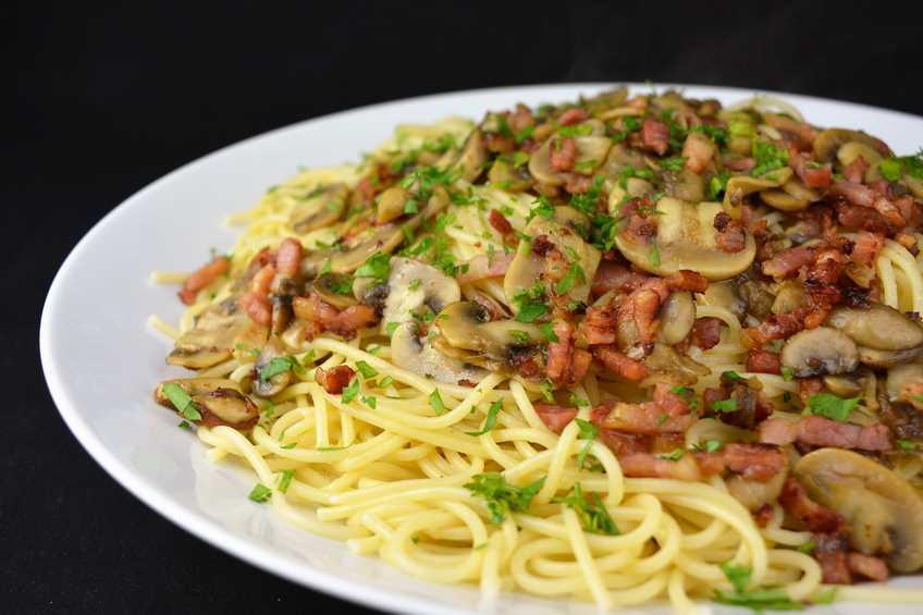 pasta-con-champinon-al-ajillo-y-beicon.JPG