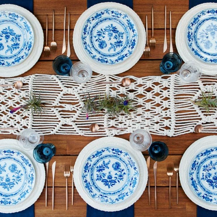 Decoración mesa veraniega en azules y blancos