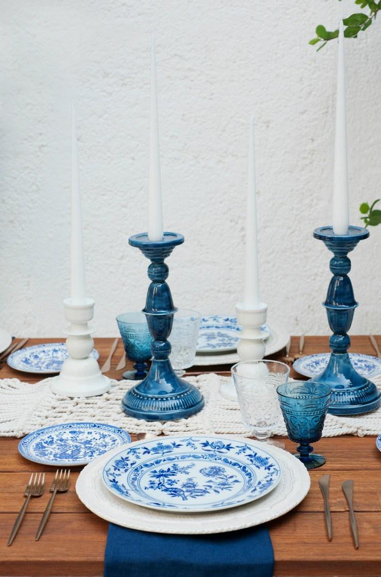 Decoración mesa veraniega en azules y blancos
