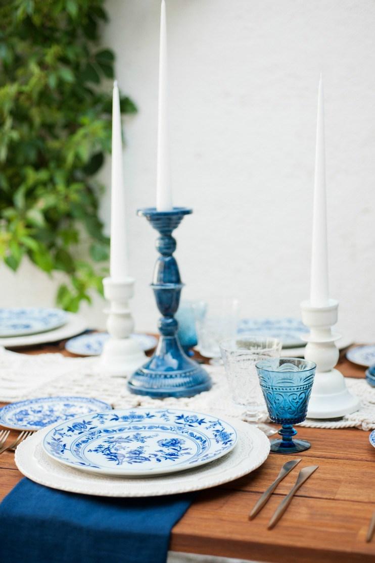 Decoración mesa veraniega en azules y blancos