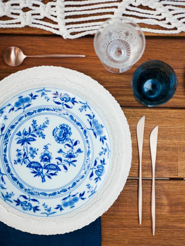 Decoración mesa veraniega en azules y blancos
