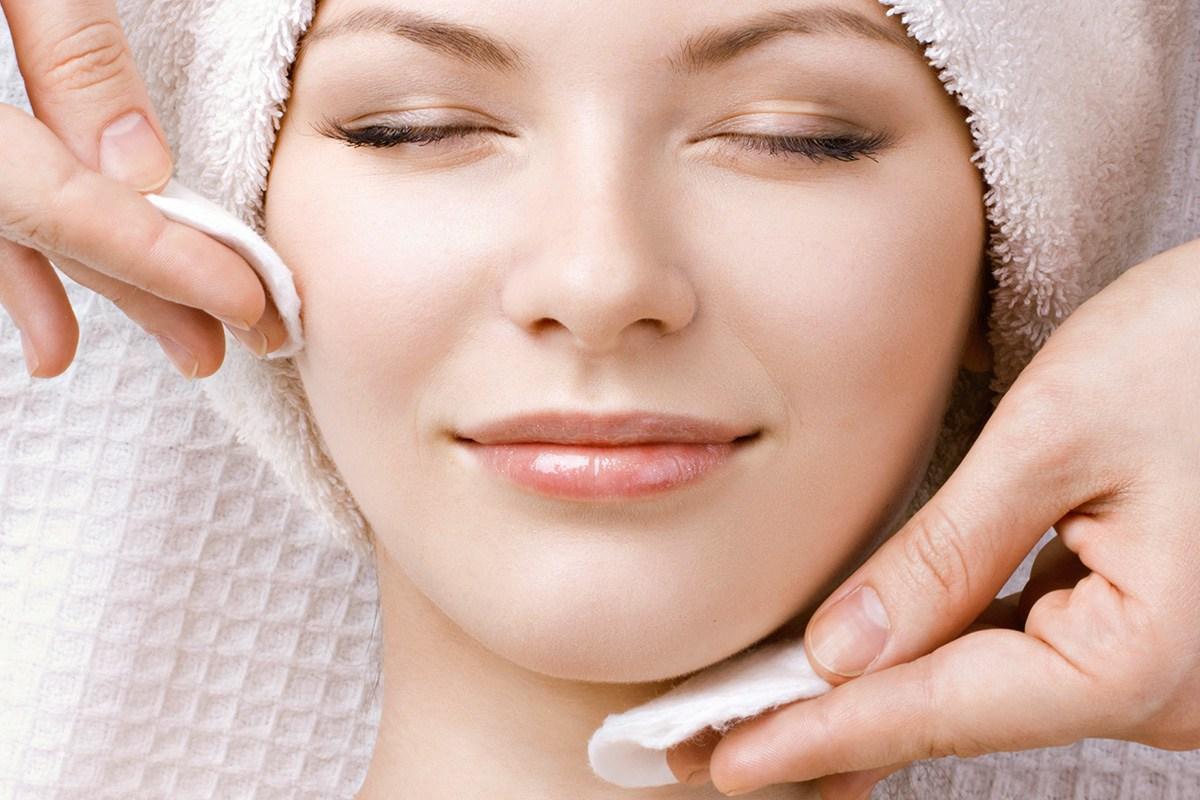 Liempieza facial - Maquillaje para lucir más guapa