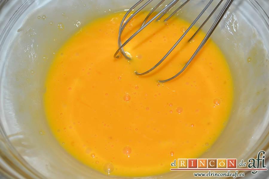 Tocinillo de cielo, batimos con varillas manuales