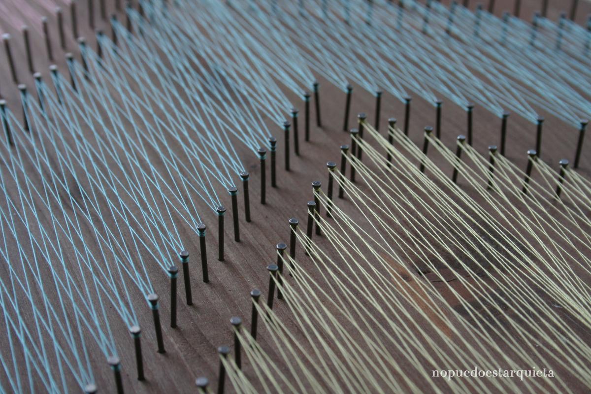 Cartel de madera decorado con hilos. String art. Nogalina. DIY