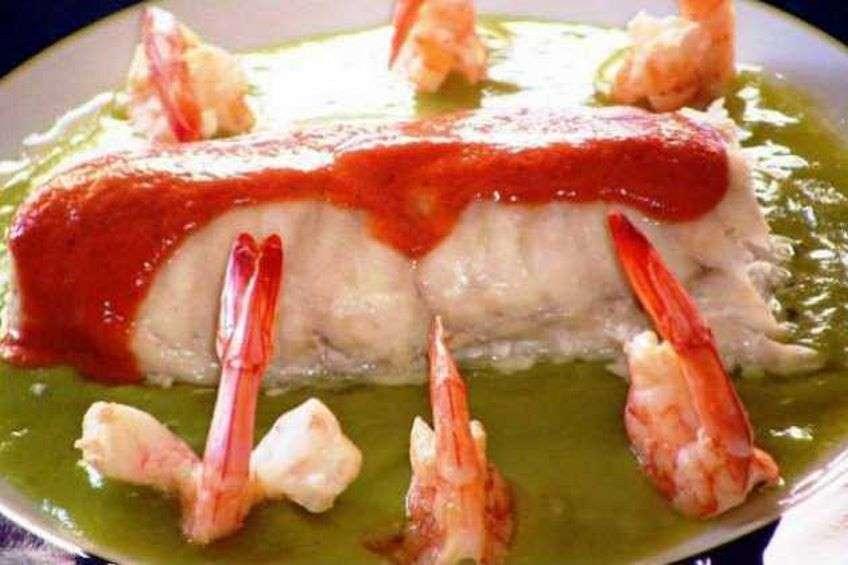 merluza-dos-salsas-con-langostinos.jpg