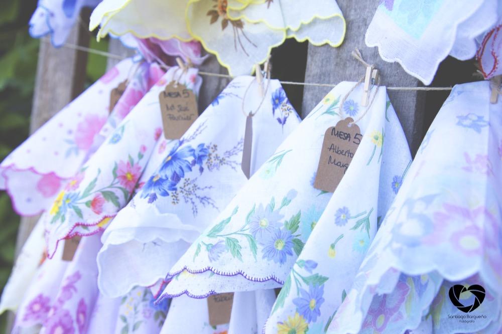 colores-de-boda-seating-plan-palet-panuelos-tela