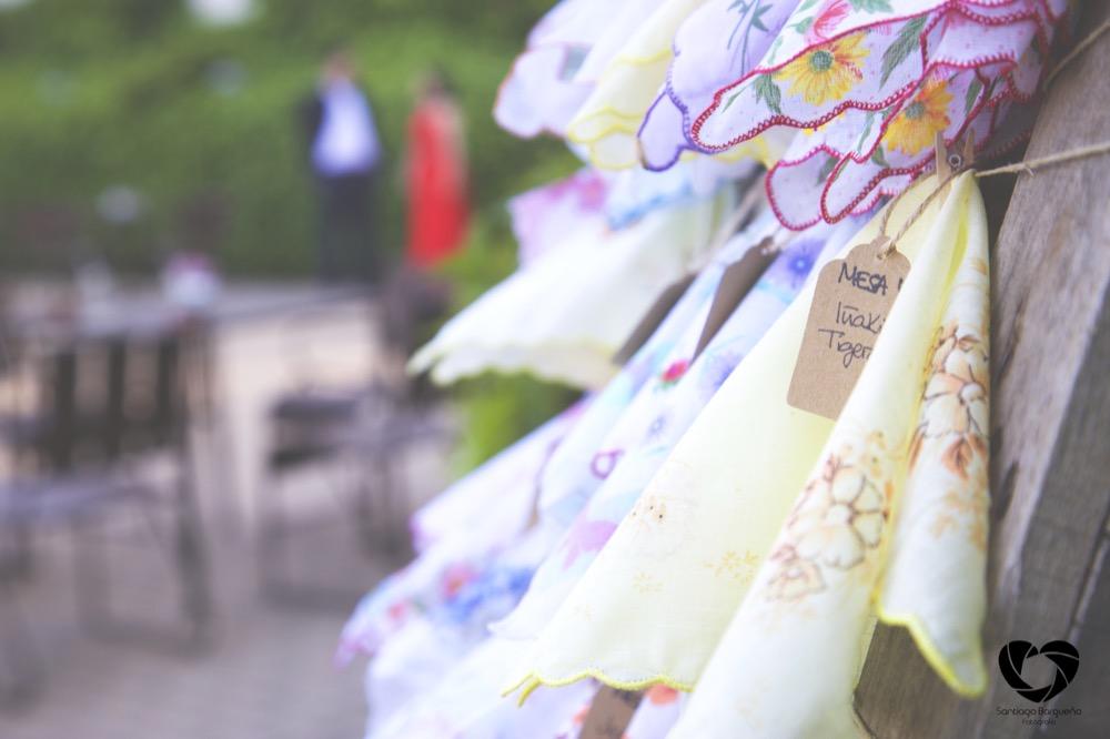 colores-de-boda-seating-plan-palet-panuelos-tela