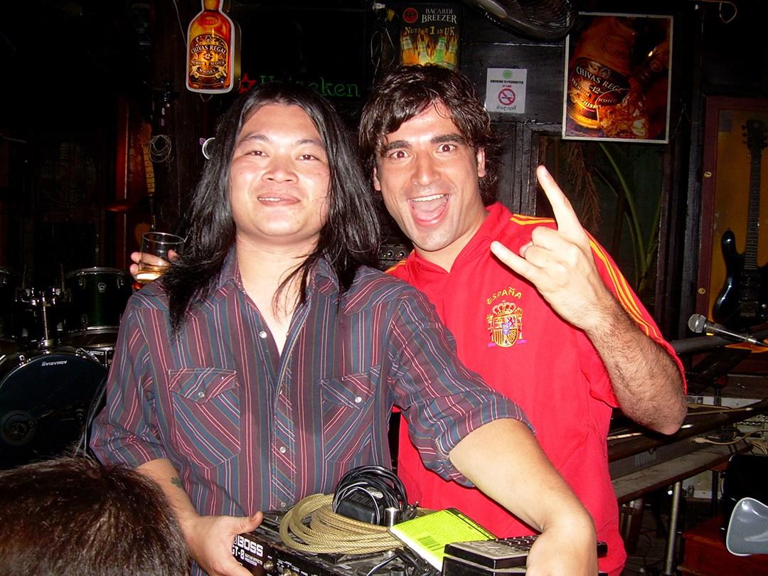 Con un rockero en Chiang Mai, Tailandia