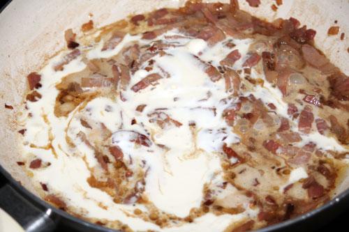 Agregar-la-nata (crema de leche)-a-la-Salsa-Carbonara