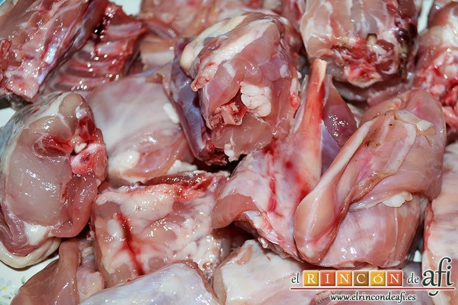 Conejo guisado con sidra y romero, pedimos al carnicero que nos trocee el conejo