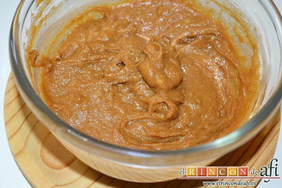 Plátanos amasados con gofio, remover bien hasta obtener una crema densa