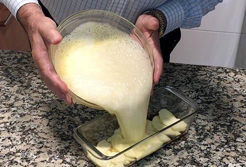 vertemos la mezcla en la flanera