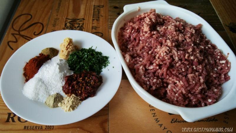 Salchichas de cerdo y chipotle