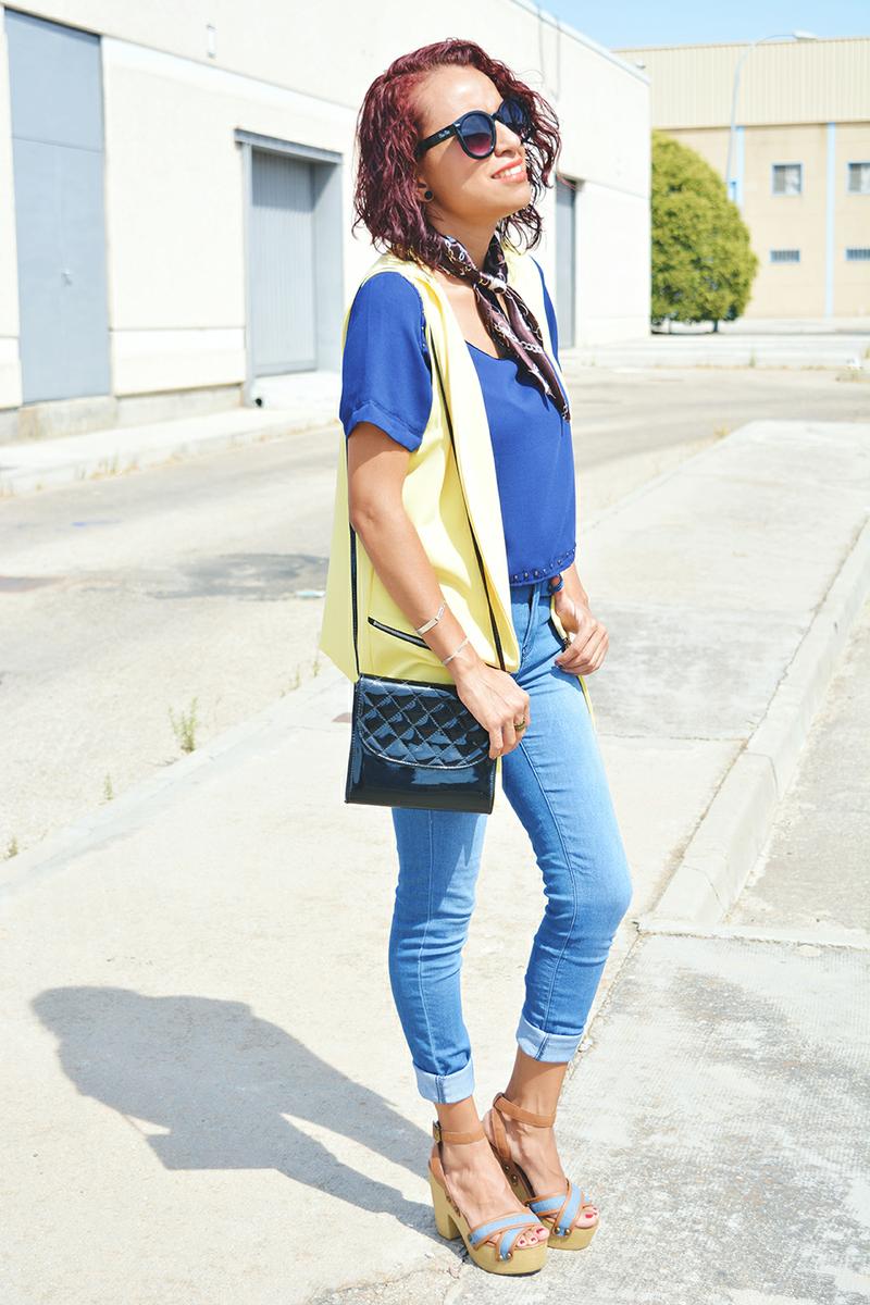 chaleco-amarillo-y-denim