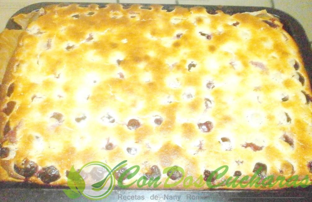 Tarta de requesón y cerezas