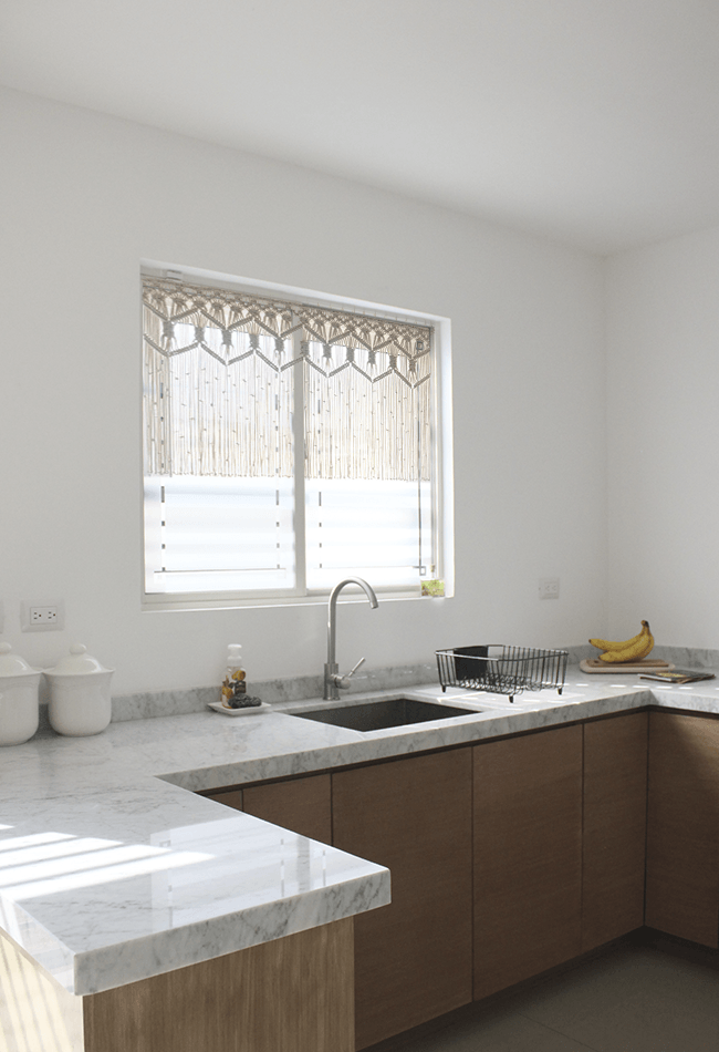 En La Cocina Minimalista De La Morada Simple [ Home Tour ]