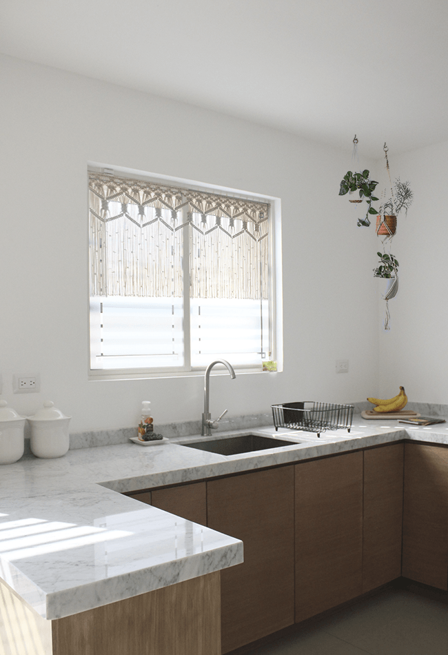 En La Cocina Minimalista De La Morada Simple [ Home Tour ]