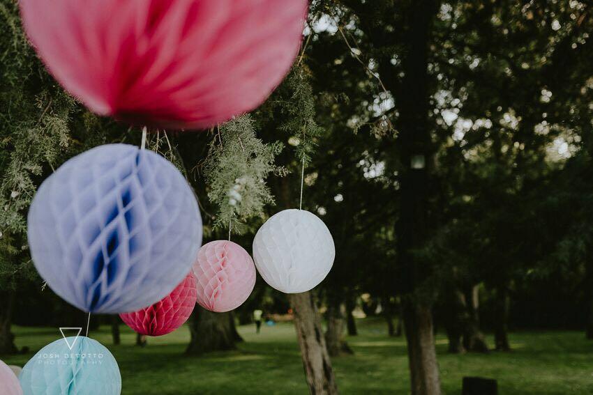 colores-de-boda-photocall-sillon-isabelino-honeycombs