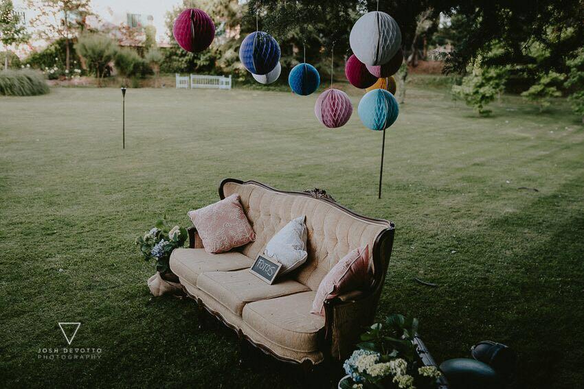 colores-de-boda-photocall-sillon-isabelino-honeycombs