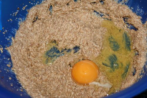 mezclar-el-huevo-con-el-resto-de-ingredientes