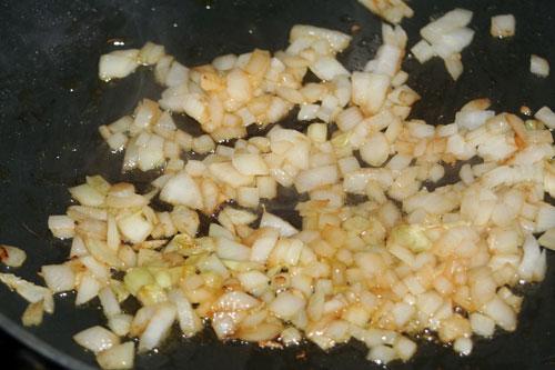 pochar-la-cebolla-para-el-solomillo-de-pollo-andalusi