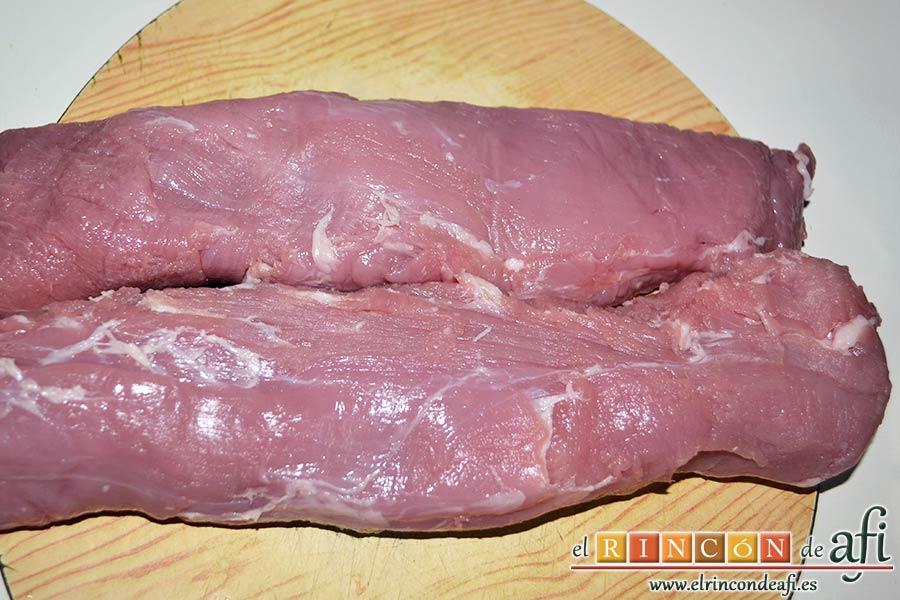Medallones de solomillo de cerdo con mostaza dulce, limpiar los solomillos de grasa