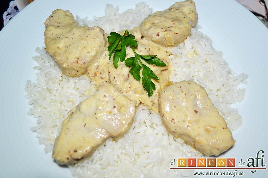 Medallones de solomillo de cerdo con mostaza dulce, sugerencia de presentación