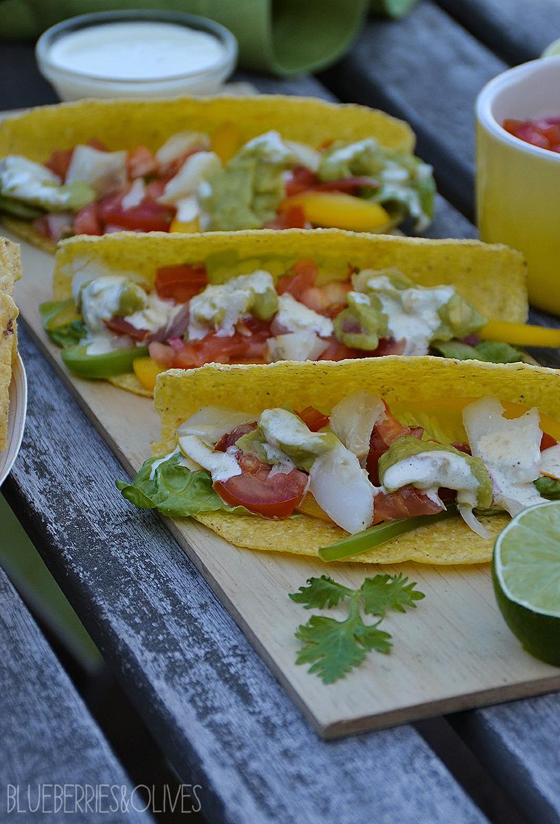 tacos-de-pescado-con-3-salsas-3-blueberries-and-olives